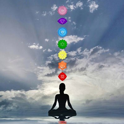 reiki-tecnica-riequilibrio-chakra-reiki-metodo-usui-pendolo-manu-mabon-in-studio-bologna-imperia-ivrea-torino-400 Il Reiki metodo Usui è una tecnica di riequilibrio energetico, soprattutto dei chakra che si integra anche con il pendolo. Manu Mabon, tarologa e counselor energetico in studio a bologna imperia ivrea torino