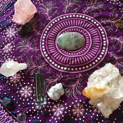 cristalloterapia-tecnica-energetica-manu-mabon-riequilibrio-energetico-counselor-energetico-online-in-studio-400tassello La cristalloterapia è una tecnica energetica che utilizza per il riequilibrio energetico, come counselor energetico in studio a Bologna, Imperia, Ivrea e Torino